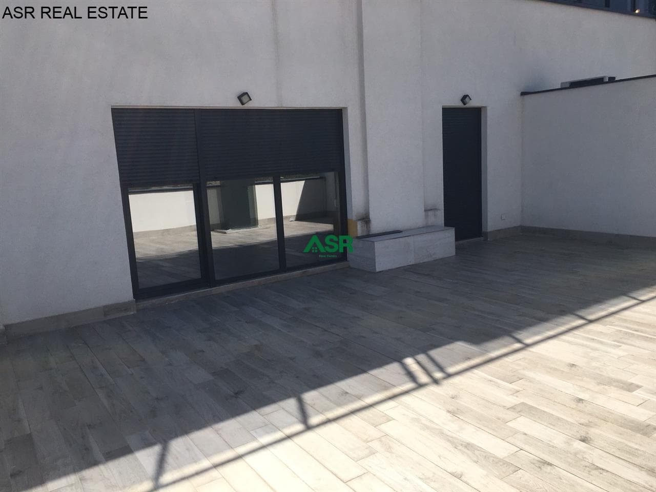 Lëshohet banesa penthouse me qira tek Xhamia e Llapit