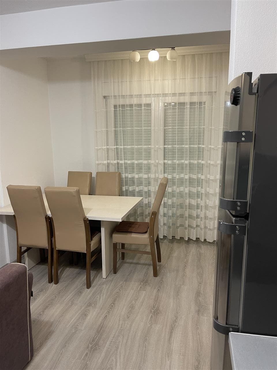 Lëshohet banesa me qera në Fushë Kosovë 2