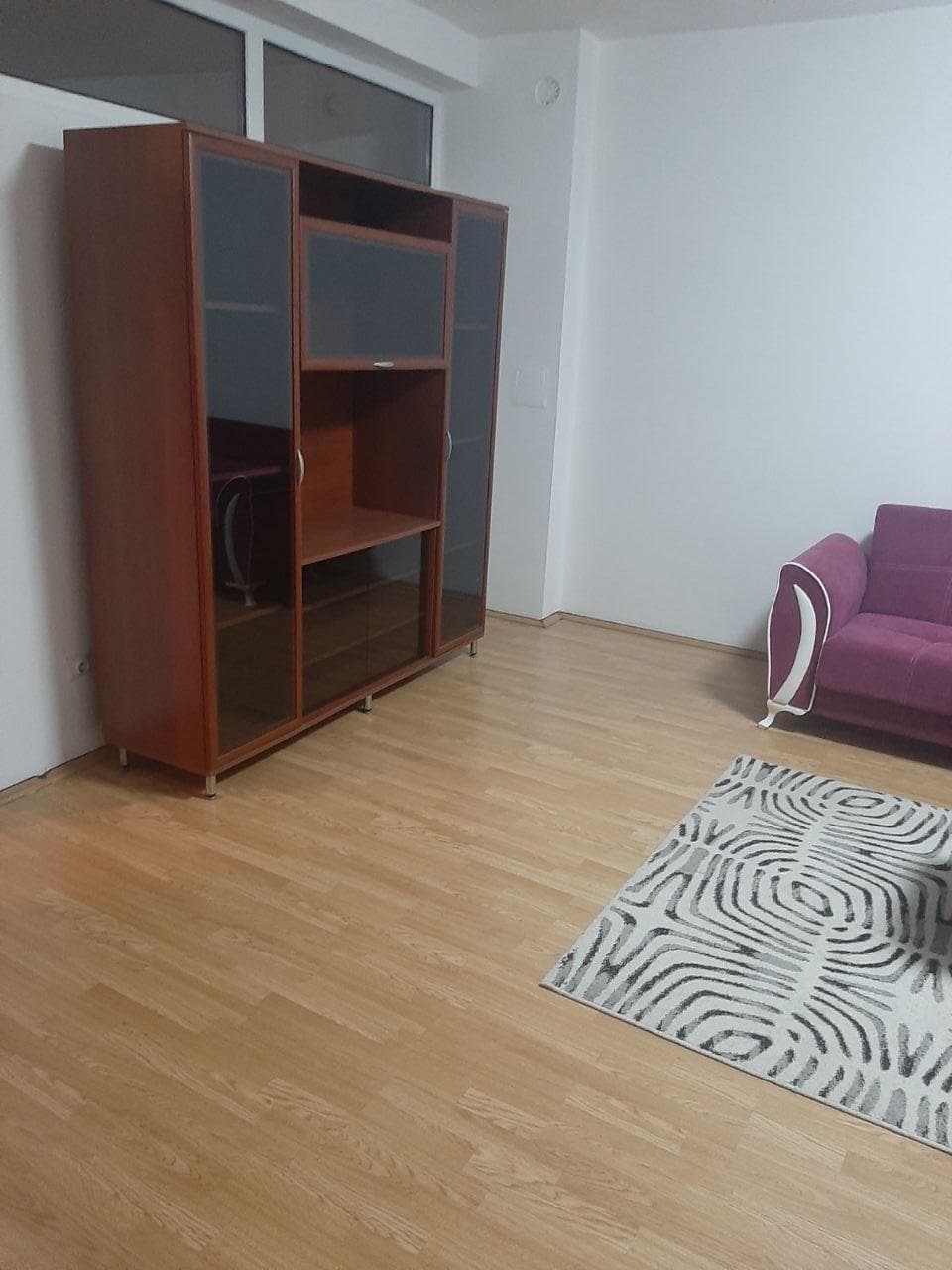 Lëshohet banesa me qira në lagjën 4 Llullat 3