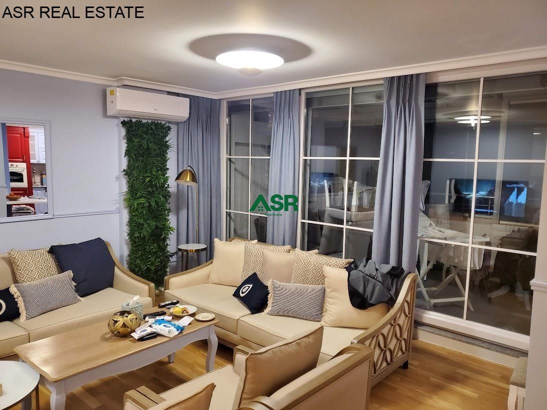 Lëshohet banesa e tipit penthouse me qira në lagjën Arberia