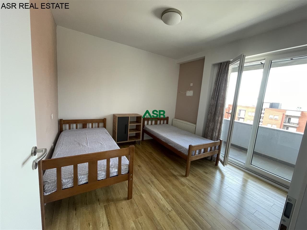 Lëshohet banesa me qira në lagjen Mati 1 2