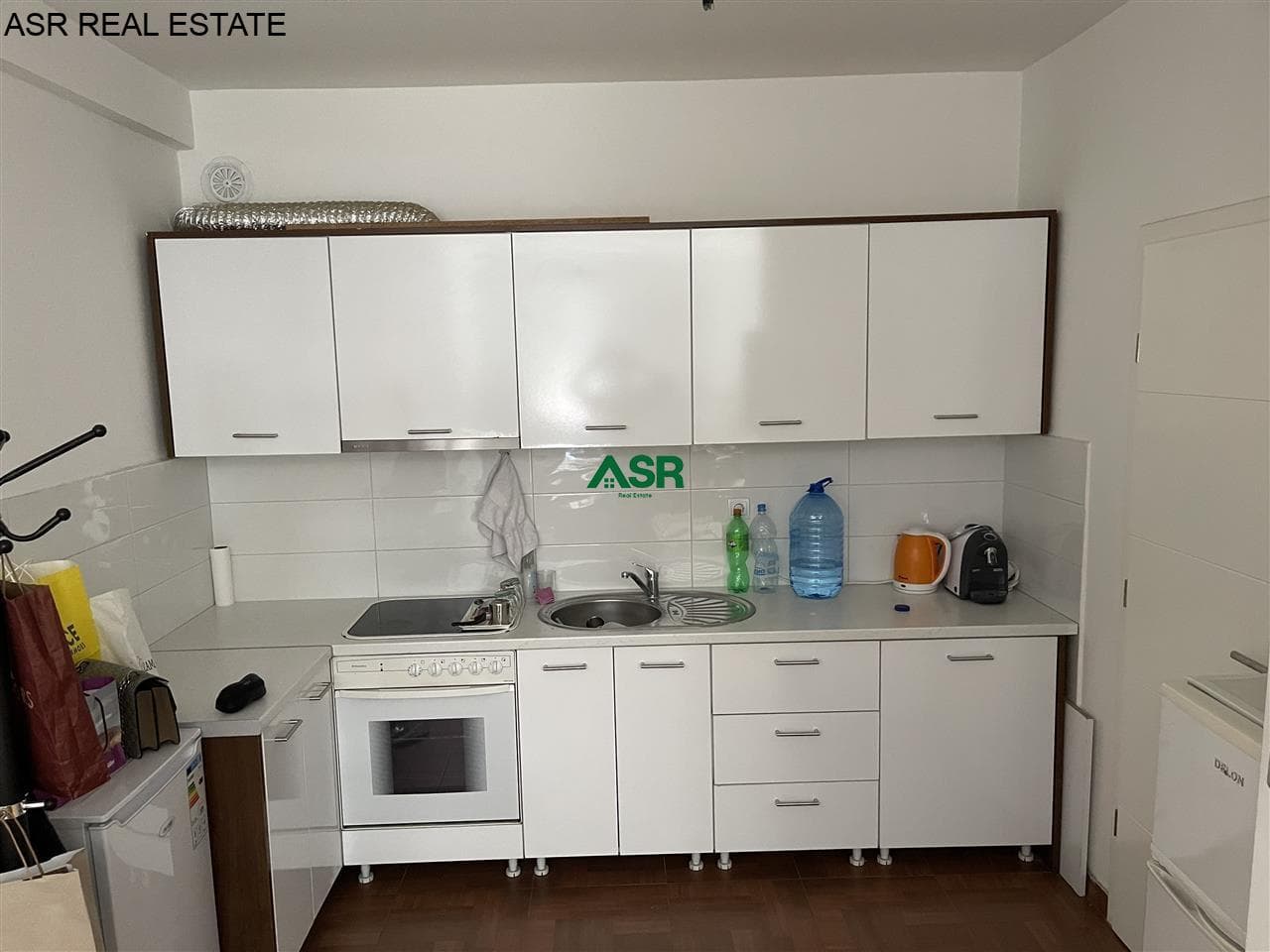 Lëshohet banesa me qira në lagjën rruga B, e pershtatshme per zyre. 4