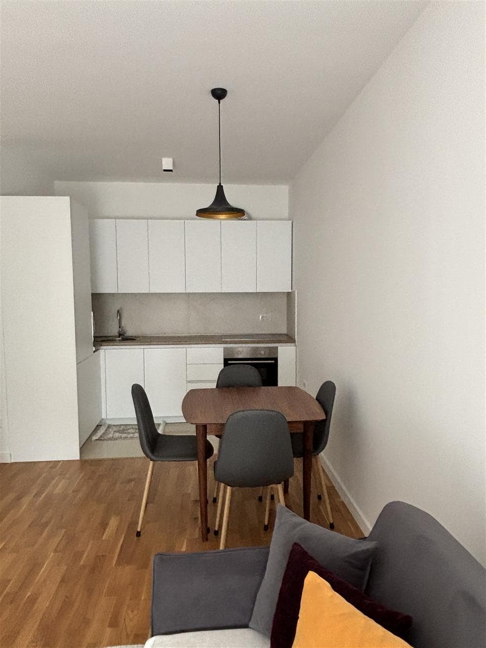 Banesë 54m2 me qira në lagjen Aktash 3