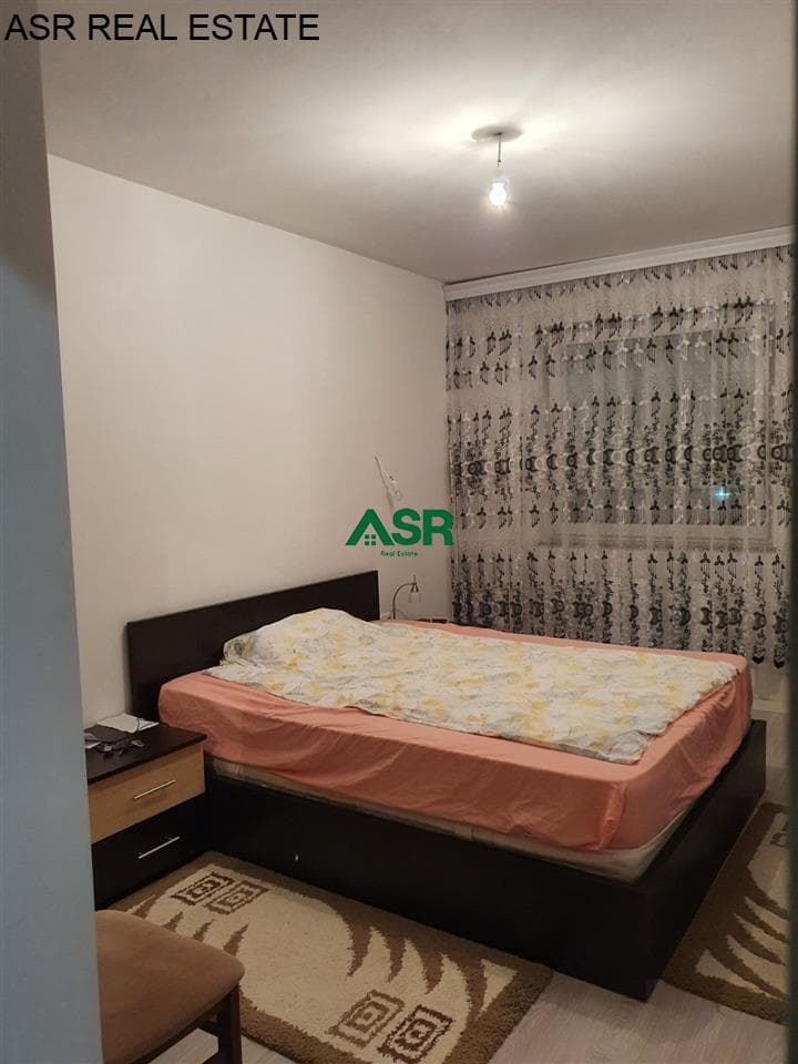 Lëshohet banesa penthouse me qira ne Lagjen e spitalit