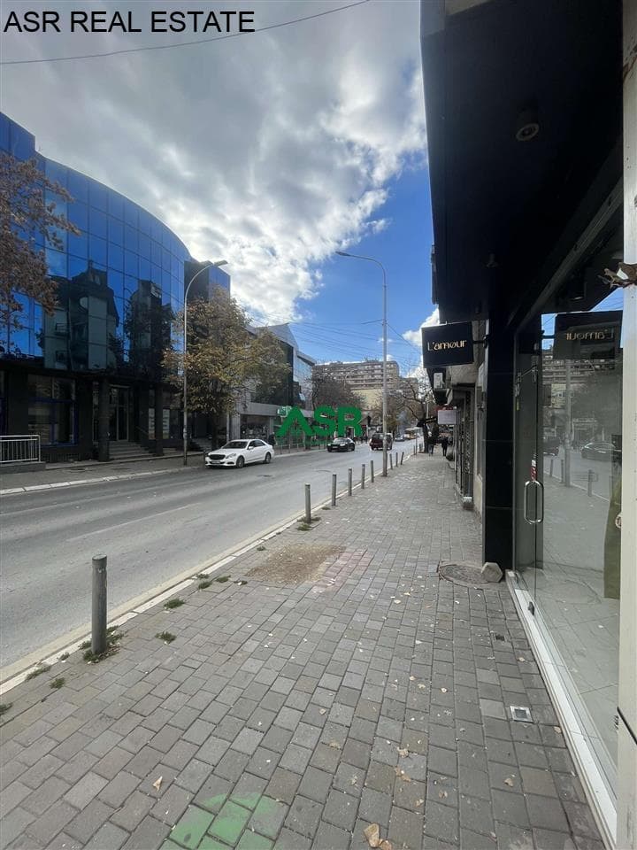 Lokal 20m2 me qira në lagjen Qafa 4