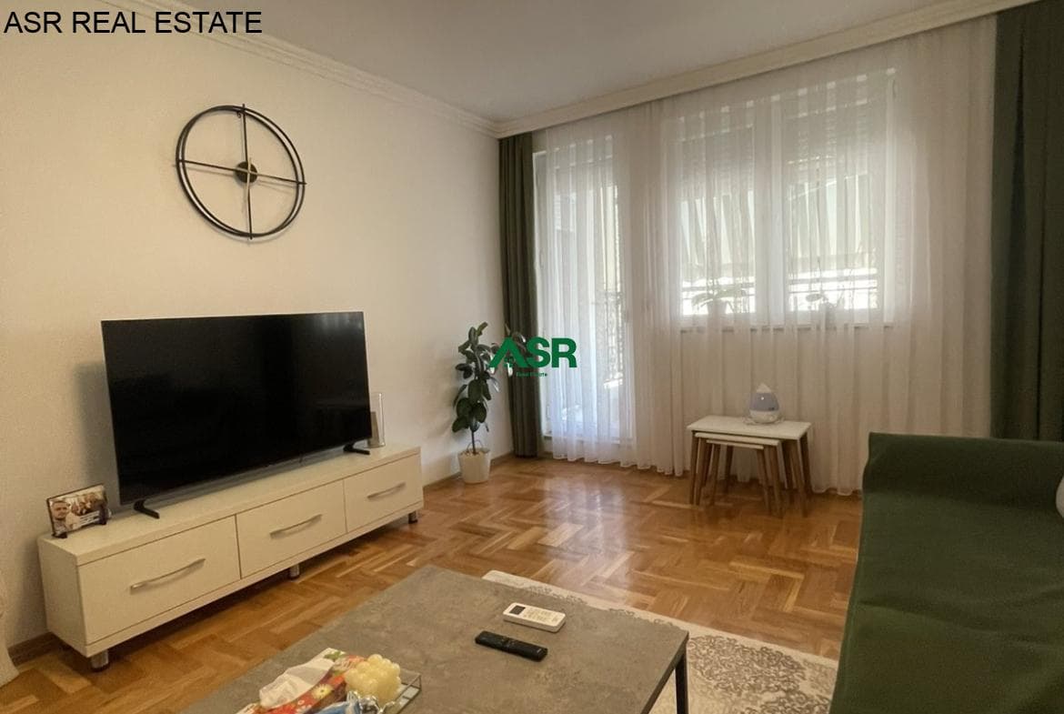 Ofrohet banesa per SHITJE ne lagjen e Spitalit 3