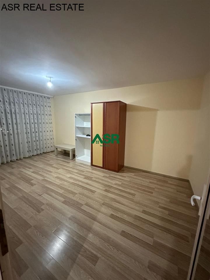 Banesë/zyre 100m2 me qira tek posta kryesore ( Dardani )