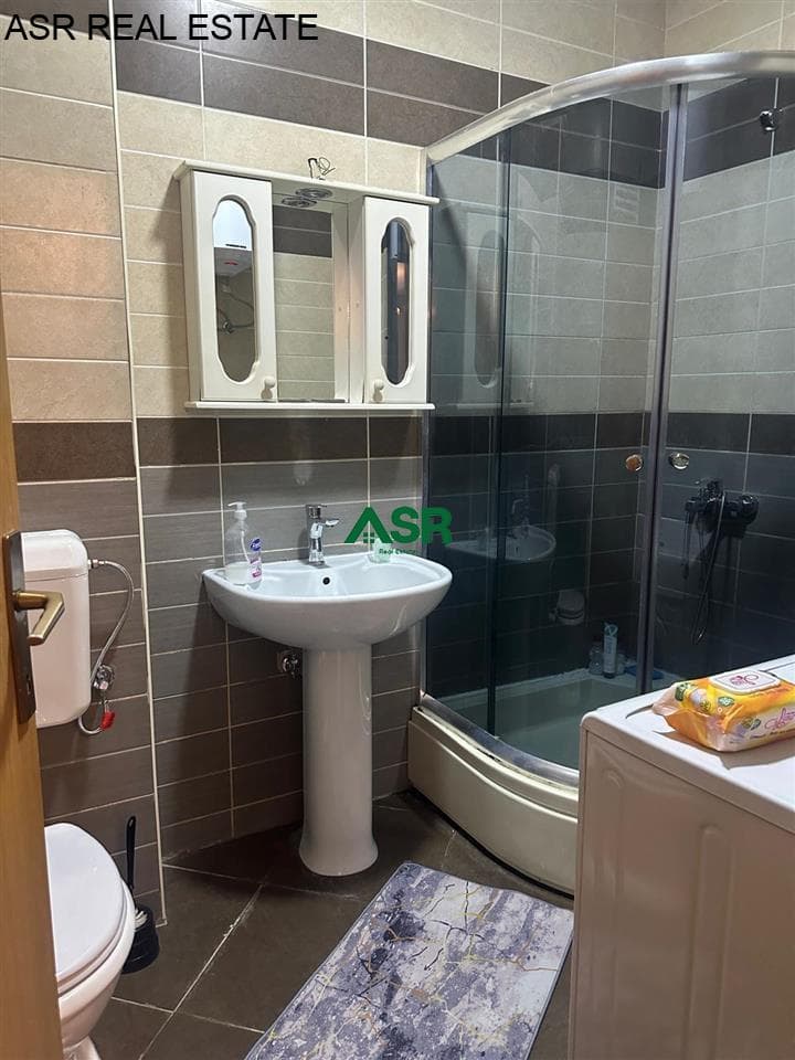 Ofrohet banesa me qira në lagjen qender, afer hotel Sirius 2