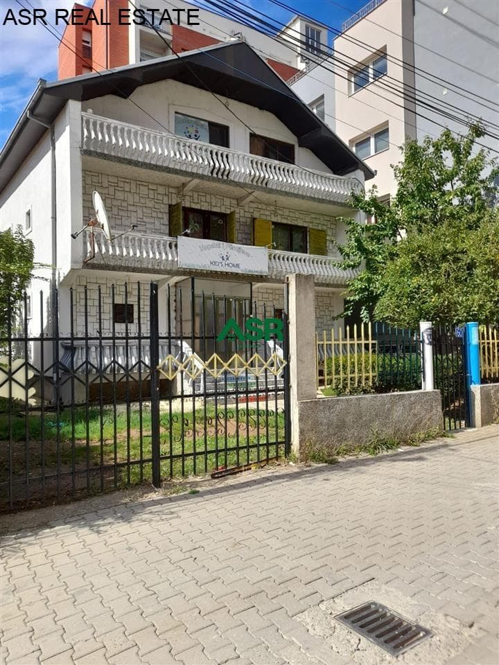 Ofrohet shtepia me qira në rr.Muharrem Fejza n 1