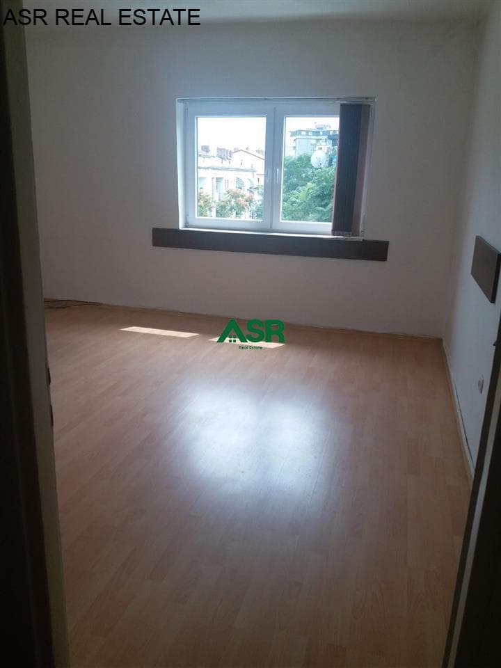 Lëshohet banesa me qira per zyre në lagjen qender 3