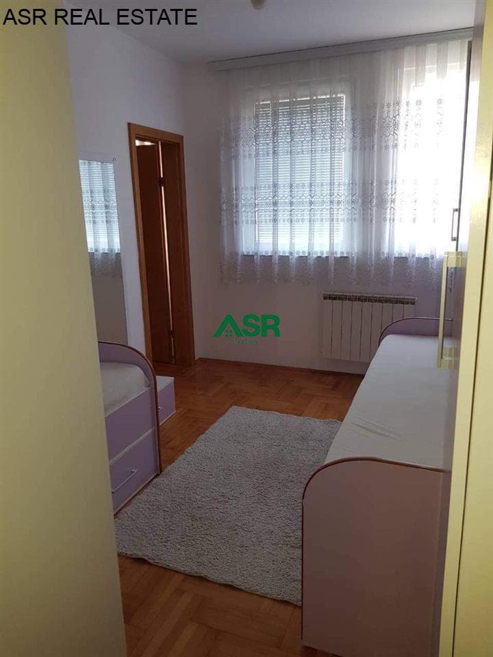 Lëshohet banesa me qira në lagjën Mati 1