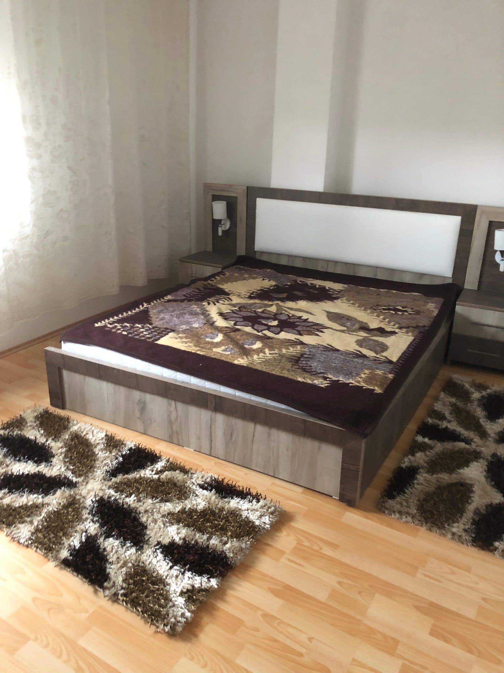 Banesë 115m2 me qira në lagjen e spitalit 3