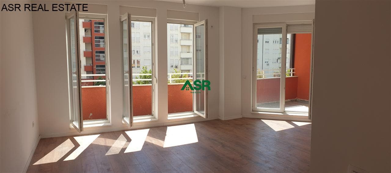 Banesë – Zyre me qira në rr.C 3
