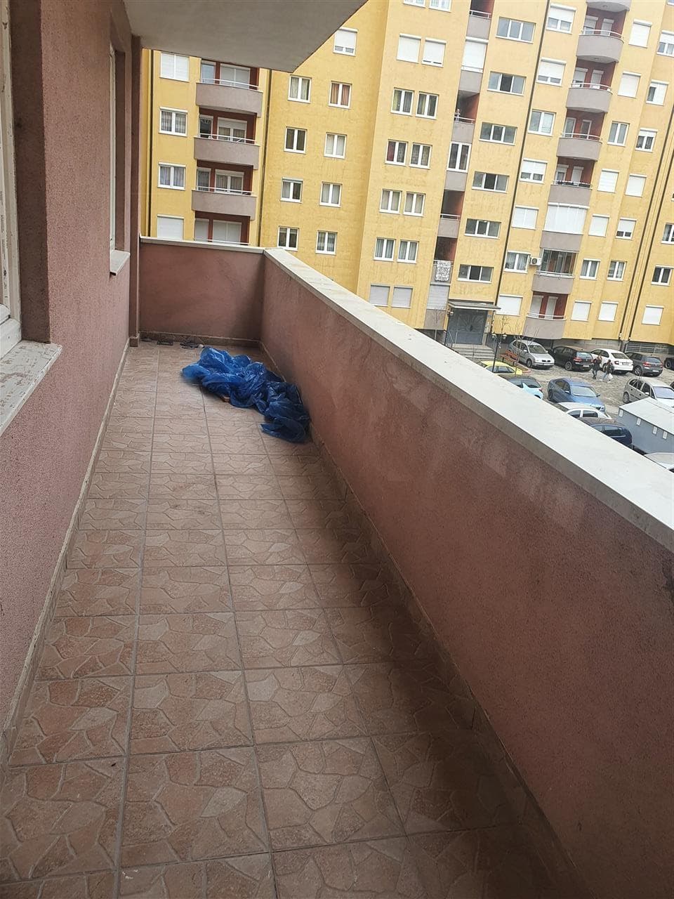 Lëshohet banesa me qira në Fushë Kosovë 4