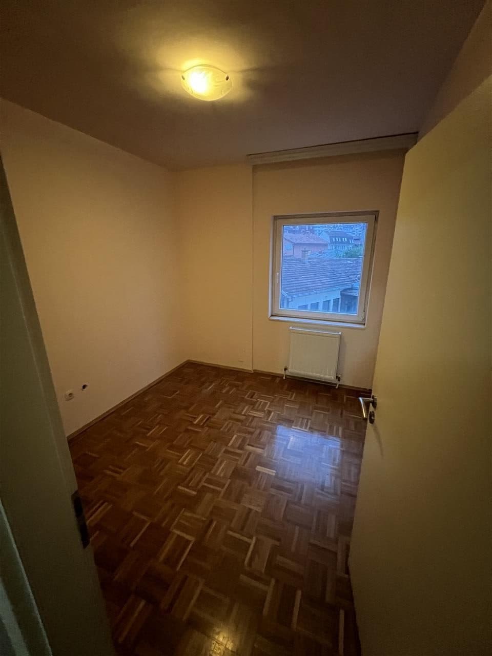 Banesë 100m2 me qira në Tophane 4