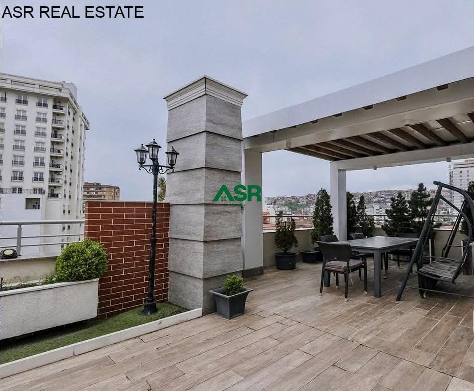 Ofrohet per SHITJE penthouse ne lagjen Tophane