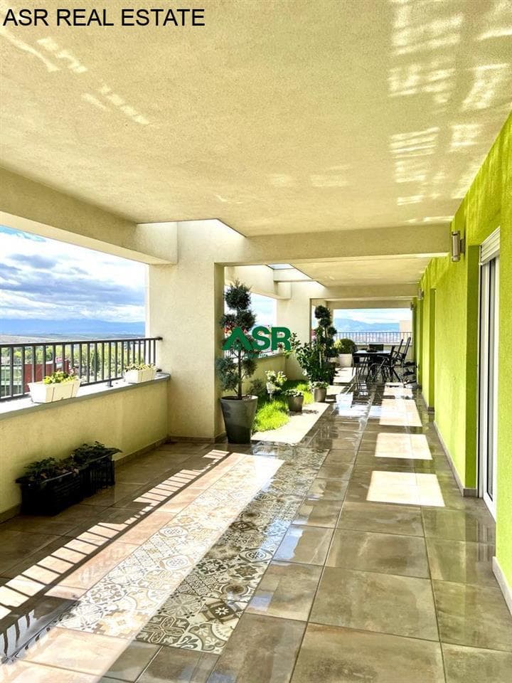 Lëshohet banesa penthouse me qira në lagjën Arberia