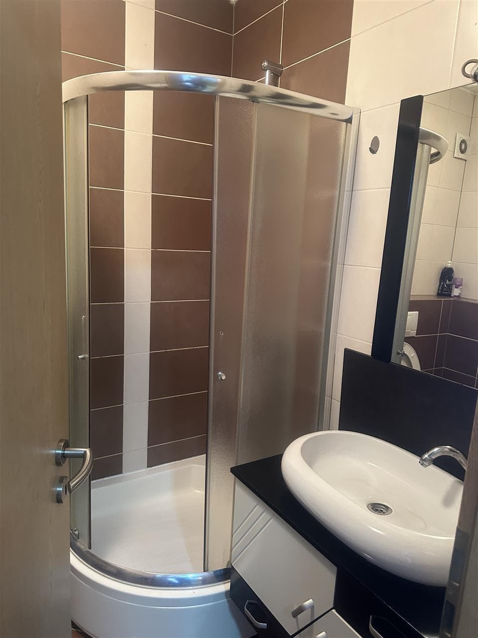 Banesë 62m2 me qira në Emshir, Prishtine. 2