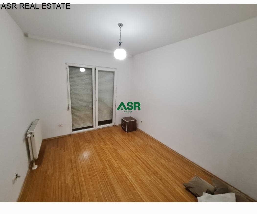 Banesë 75m2 me qira në fillim te rruges B. 2