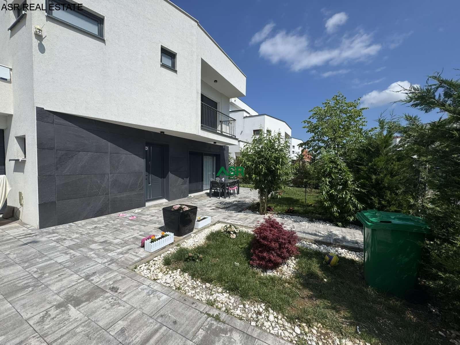 ID4354 Ofrohet SHTEPIA per SHITJE ne Bernice