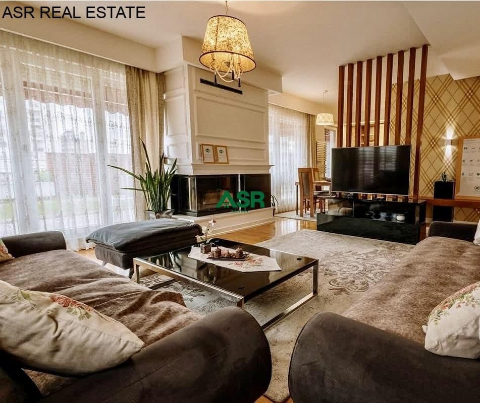 Ofrohet per SHITJE penthouse ne lagjen Tophane