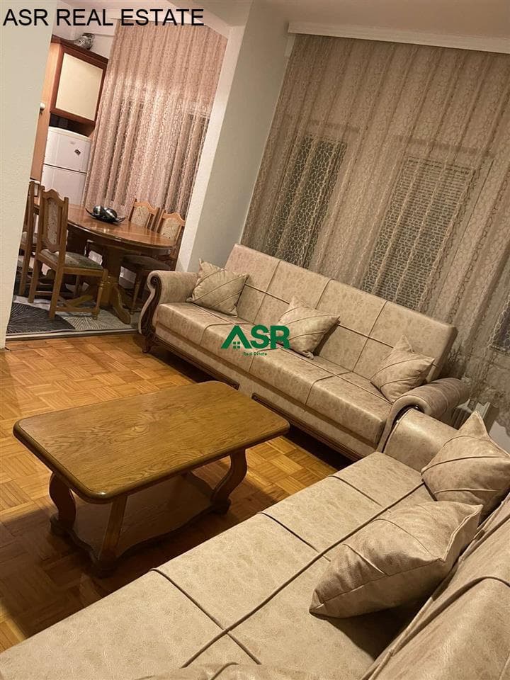 Lëshohet banesa me qira në lagjën Qender, afer shkolles teknike 3