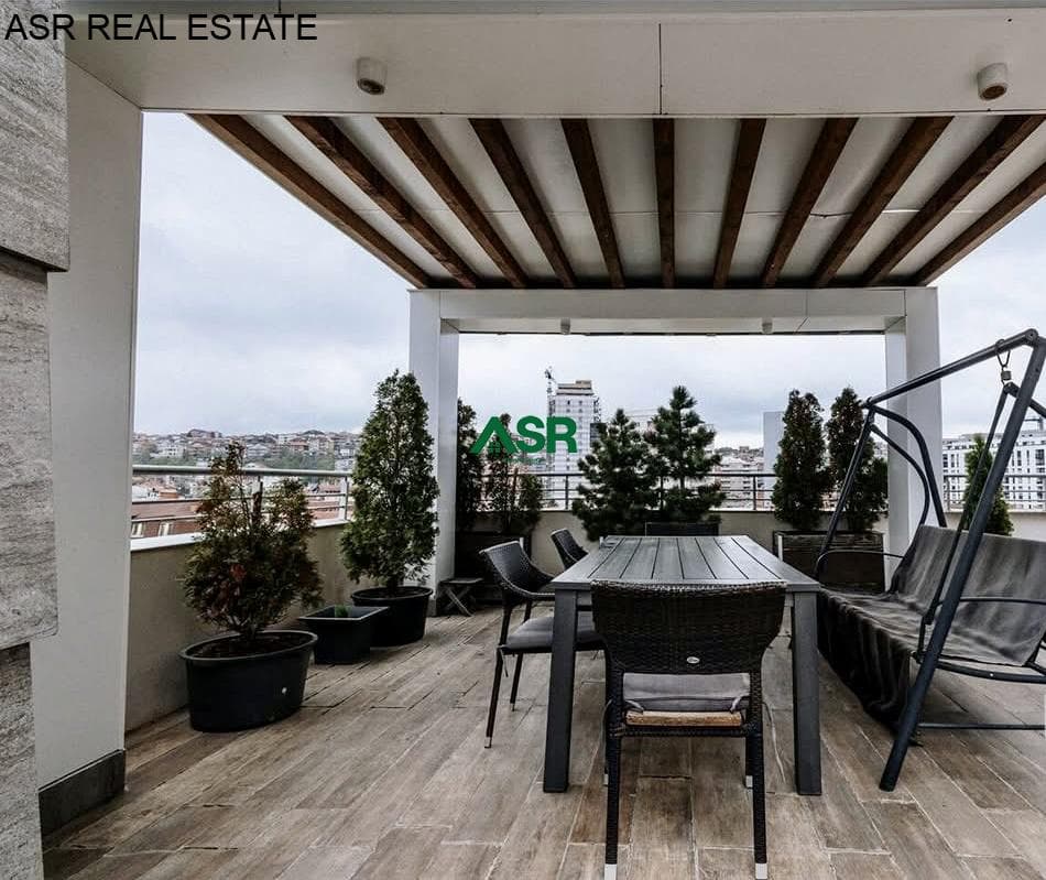 Ofrohet per SHITJE penthouse ne lagjen Tophane