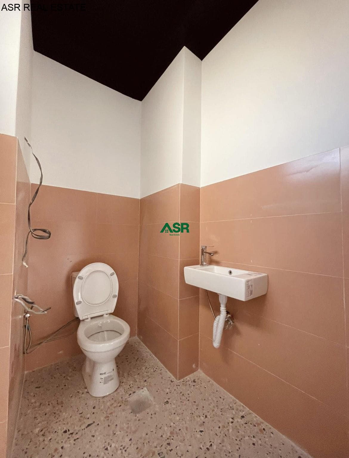 Lëshohet lokali me qira Afer ministrise se Shendetsise. 3