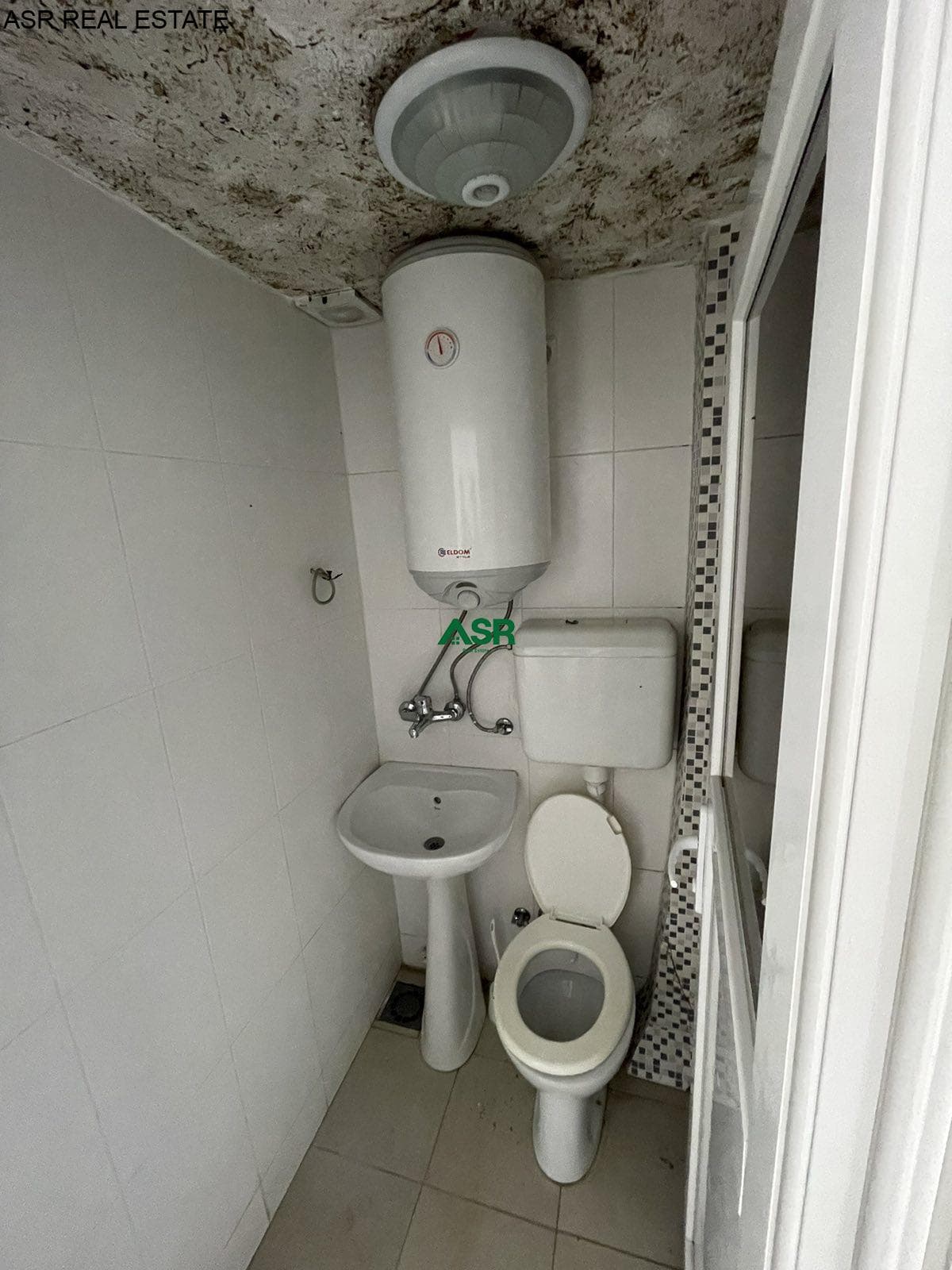 Ofrohet per shitje lokali në lagjën Pejton