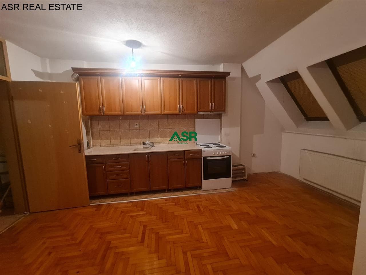Lëshohet banesa me qira në lagjen bregu i diellit 4