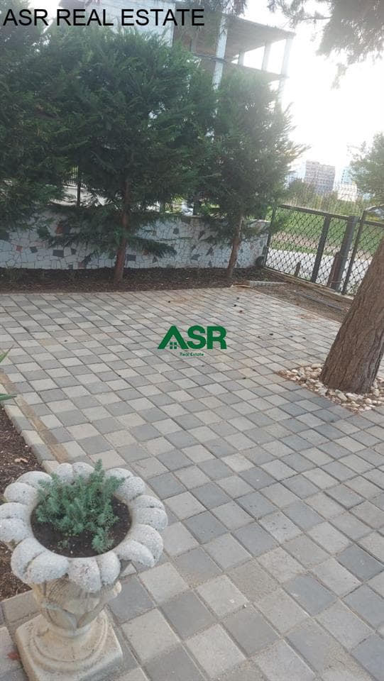 Banesë 115m2 neto dhe 100m2 oborr dhe podrum me qira në Dardani