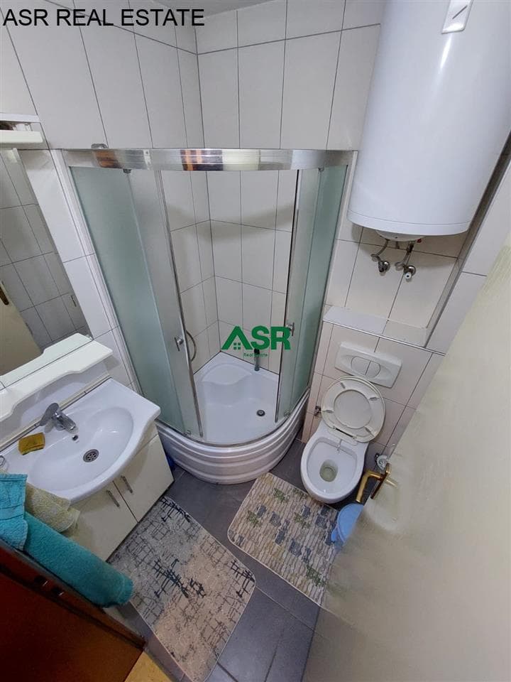 Banesë 60m2 me qira në lagjen bregu i diellit tek salla 1 tetori 2
