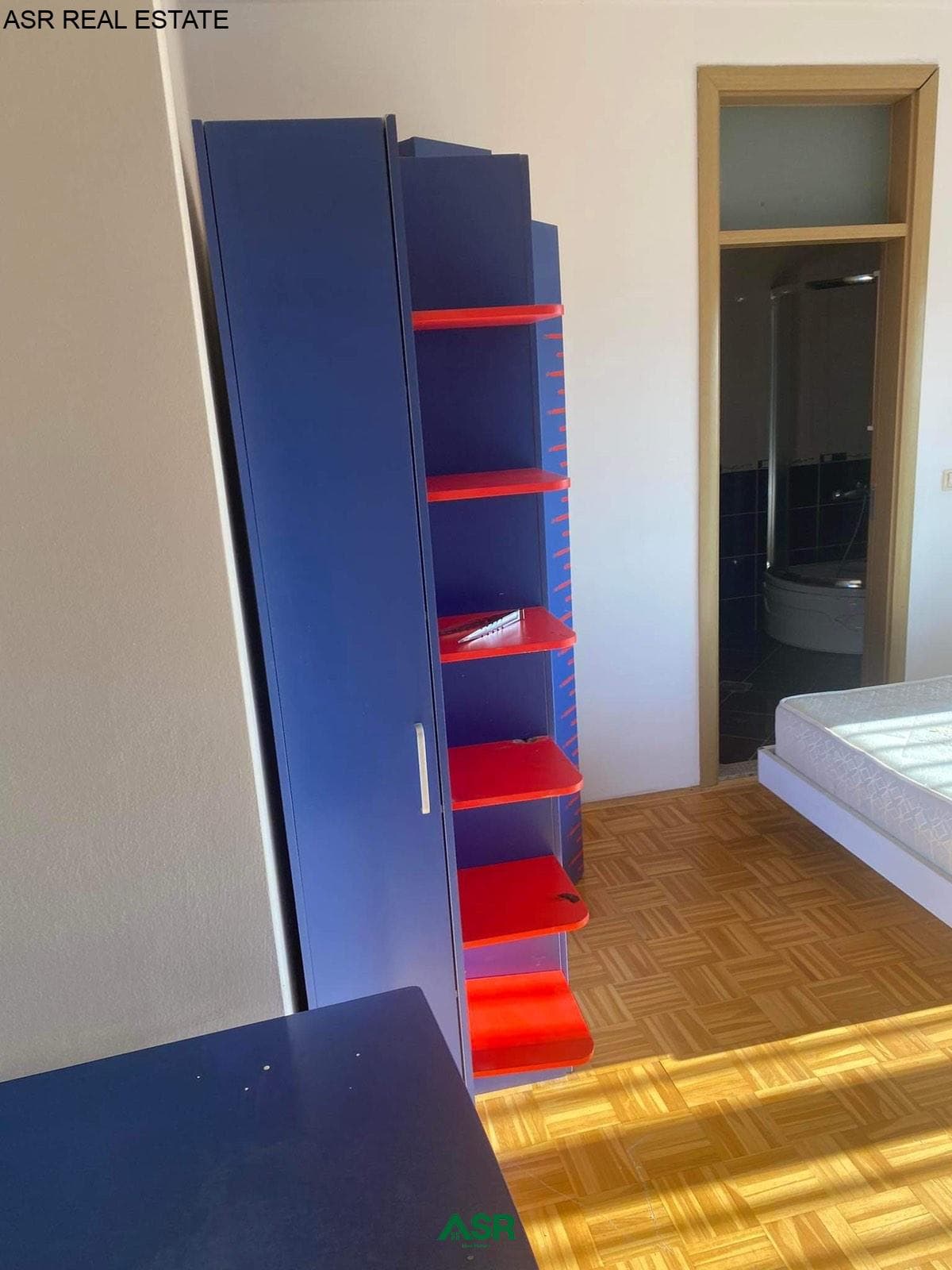 Lëshohet banesa me qira në Rrugën B 3
