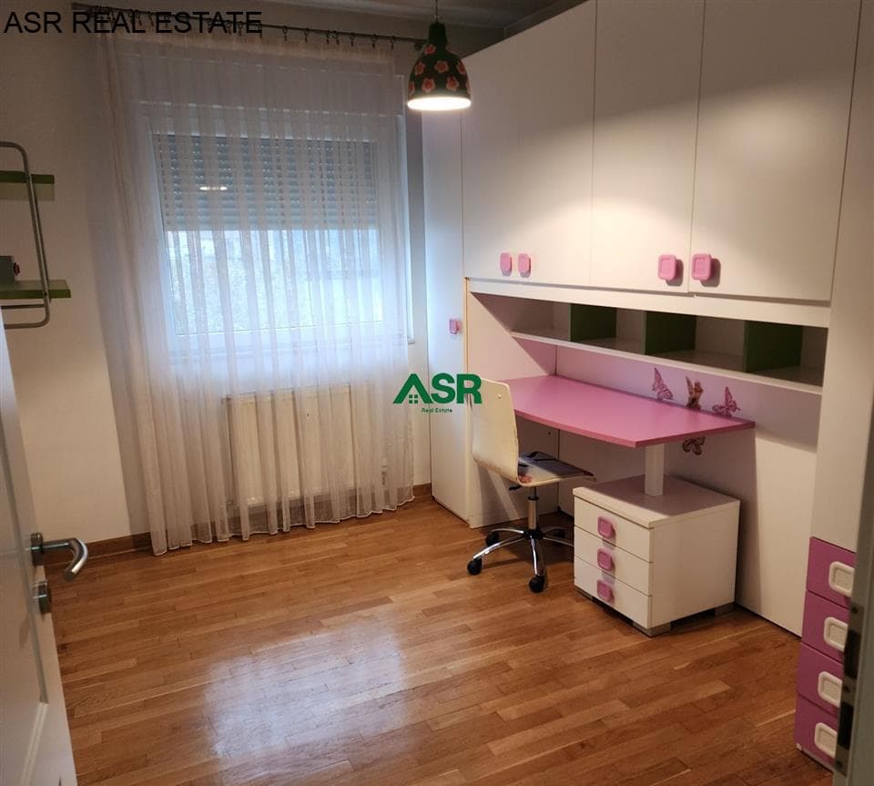 Banesë 178m2 me qira në rr.B 4