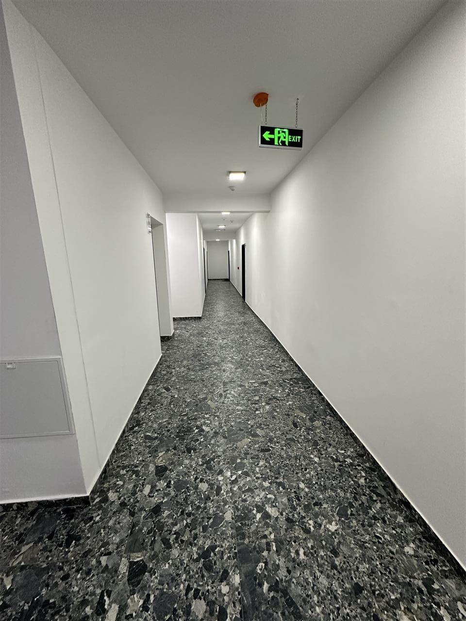 Banesë 65m2 me qira në lagjen e spitalit