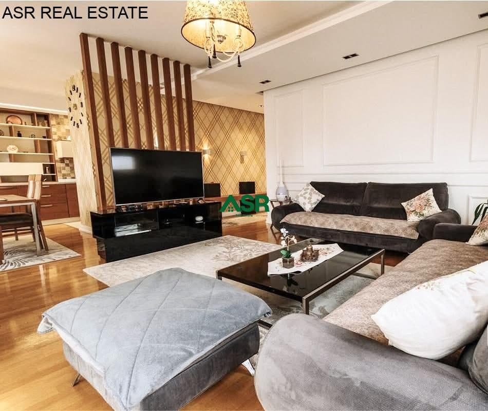 Ofrohet per SHITJE penthouse ne lagjen Tophane