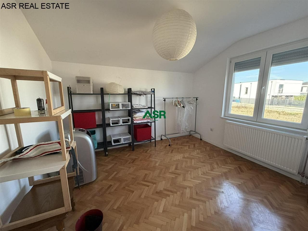 Shtepi 300m2 me qira në lagjen Nic