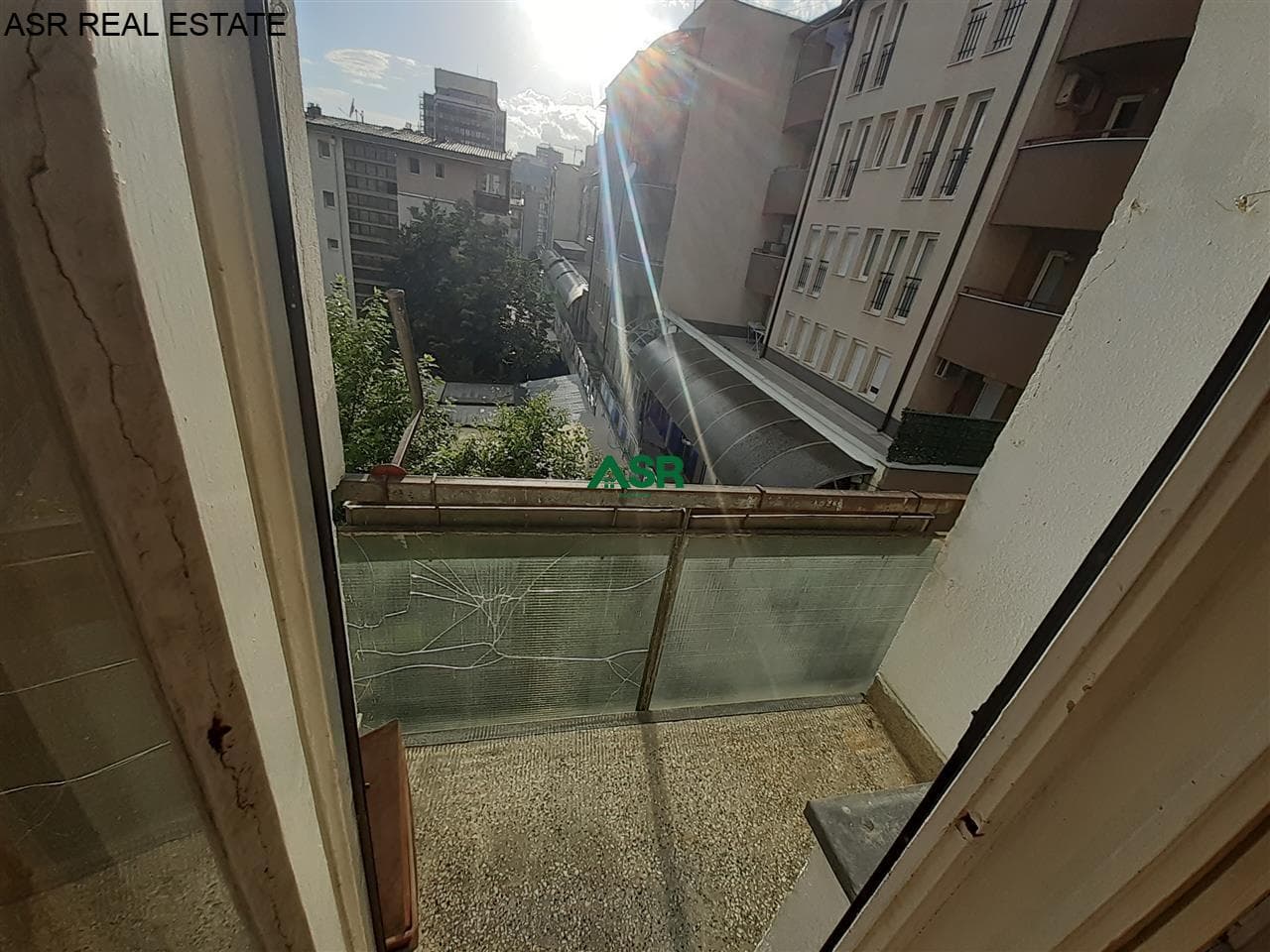 Ofrohet banesa me qira per zyre në lagjen Ulpiana 2