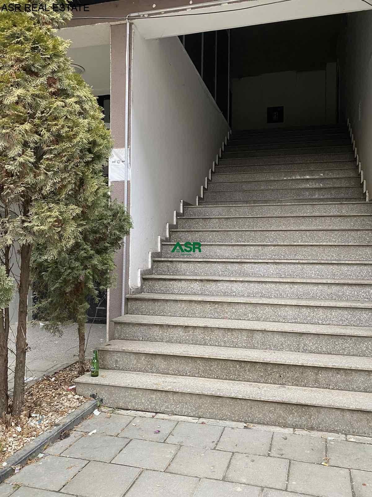 Lokal 71m2 me qira në qender te qytetit, afer shkolles Mihal Graneno. ne Fushe Kosove.