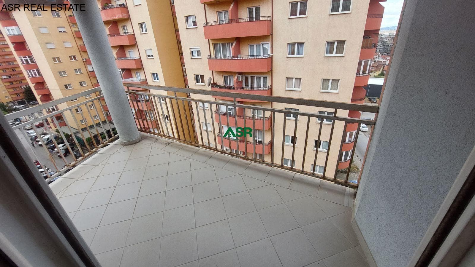Lëshohet banesa per zyre me qira në lagjën Emshir 4