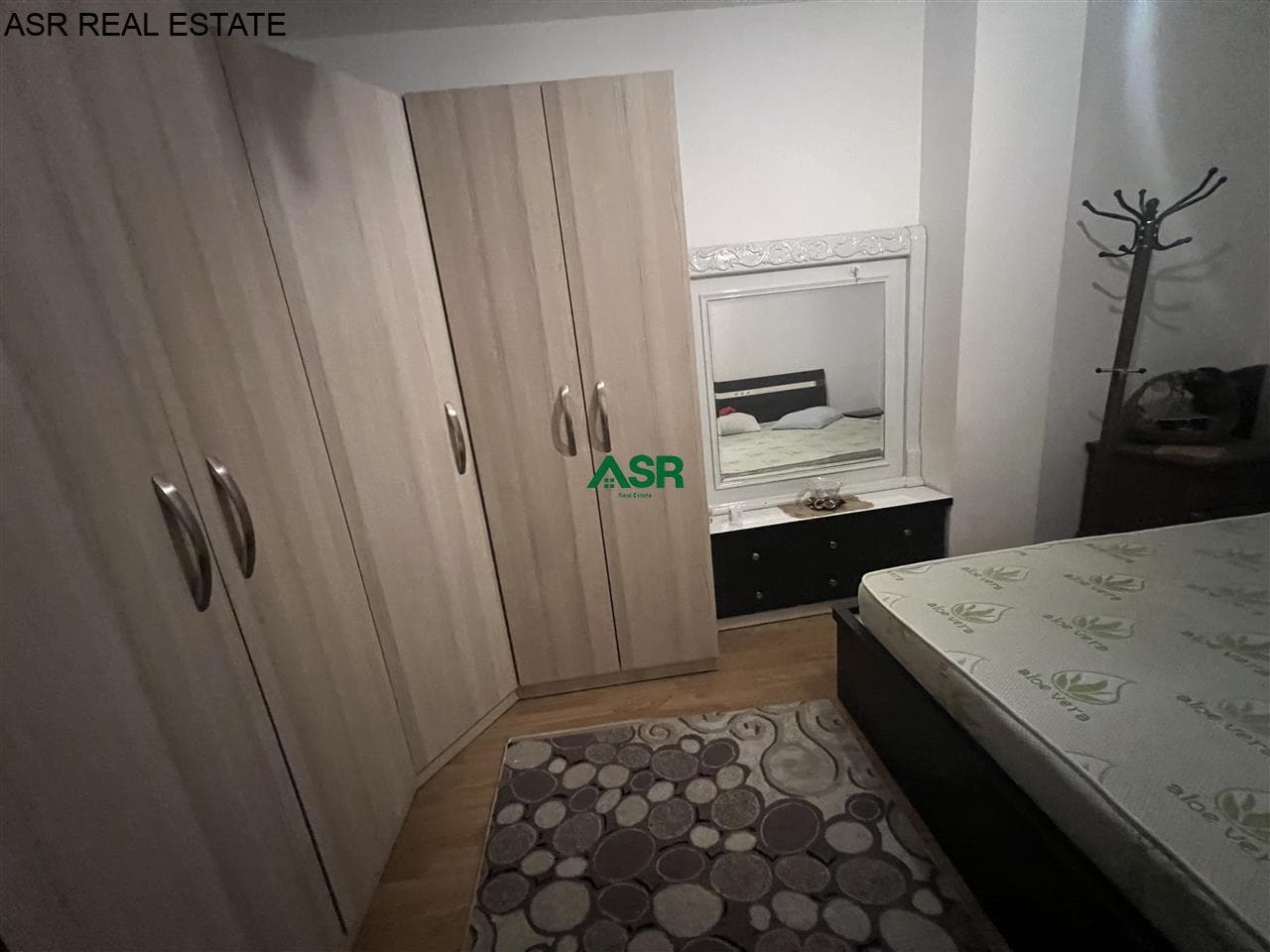 Lëshohet banesa me qira në lagjen Emshir te Dardha