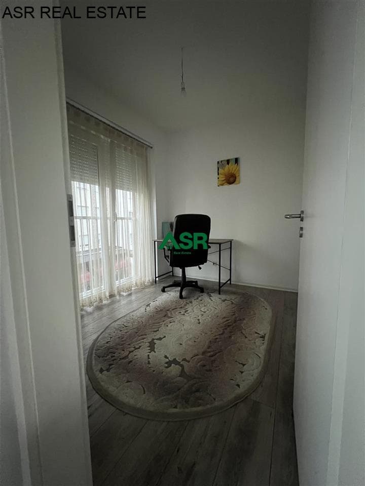 Ofrohet banesa me qira në lagjen rruga B, 2