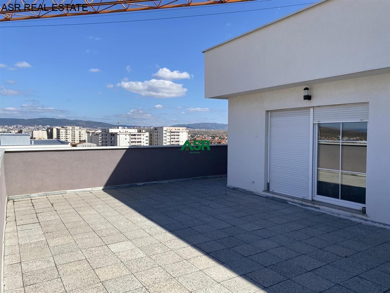 Lëshohet banesa (Penthouse) me qera në Fushe Kosove 3