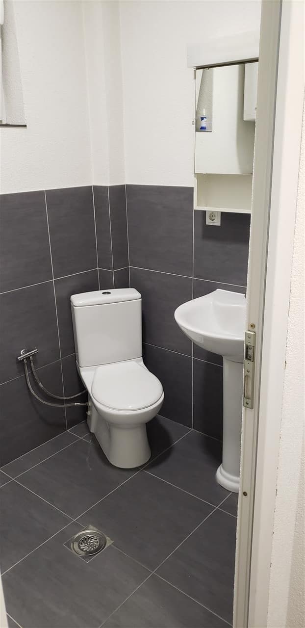 Lëshohet banesa me qira në lagjën bregu i diellit 3