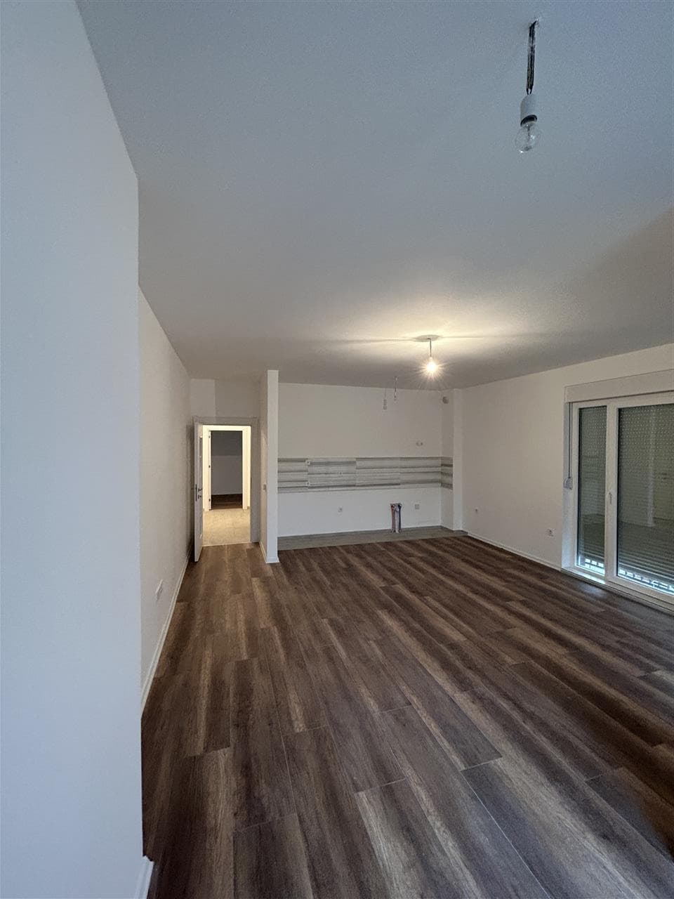 Lëshohet banesa me qira në lagjën Prishtina e re 2