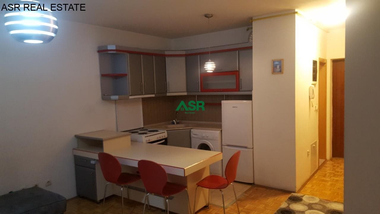 Banesë 50m2 me qira në lagjen bregu i diellit tek banesat e Standardit 4
