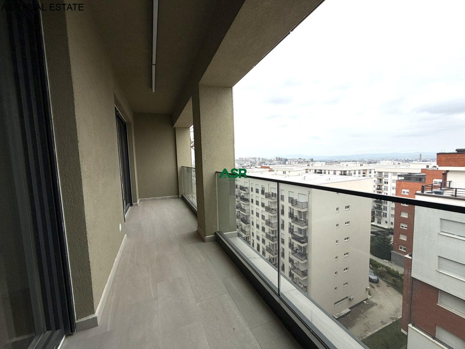ID:4292 Banesë 118m2 me qira në rr.B 3