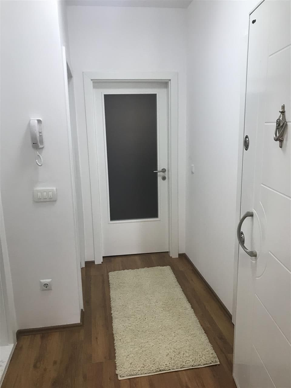 Lëshohet banesa me qira në lagjën Mat, Rr.Muharrem Fejza 4