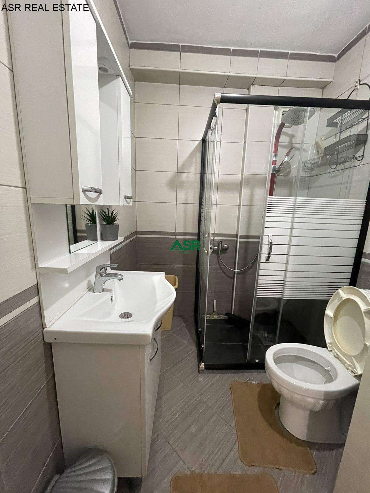 Lëshohet banesa me qira në lagjën Bregu i diellit 4