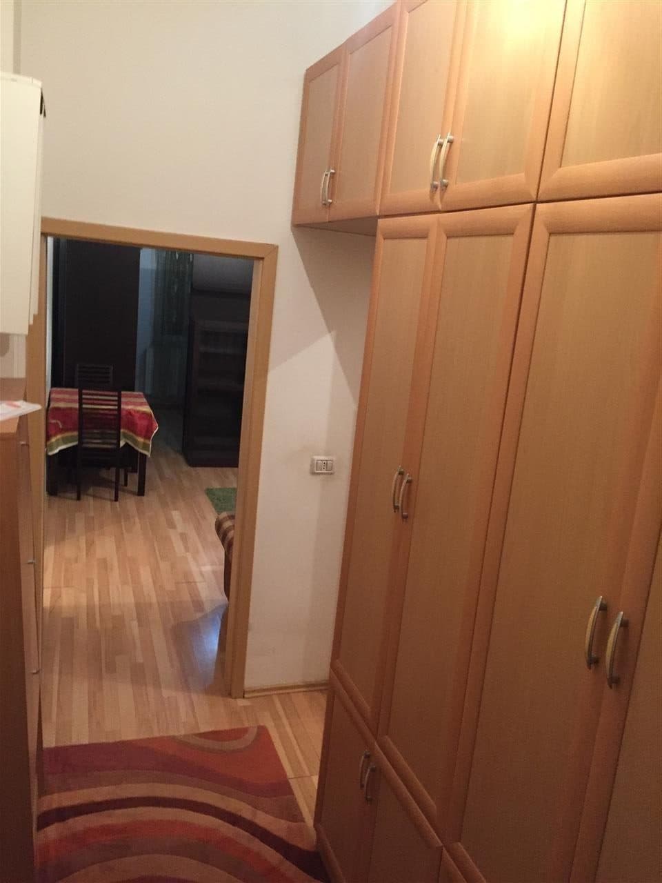 Lëshohet banesa me qira në lagjën Qender